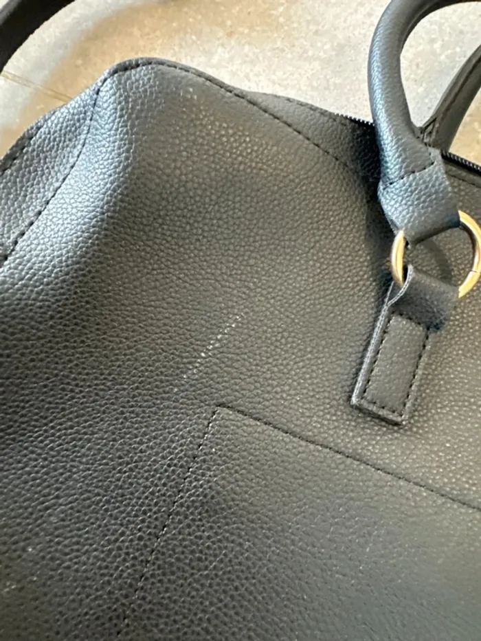 Sac à main et bandoulière Cosmopolitan, bon état mais il y a des marques d'usures, 38x28cm - photo numéro 7