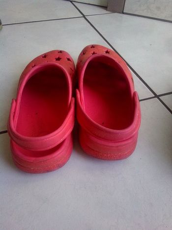 Lot de trois paires taille 34(crocks, baskets,chaussons) total9€