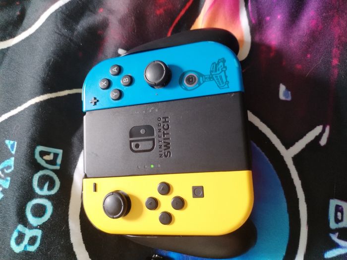 Nintendo switch fortnite édition limitée. - photo numéro 6