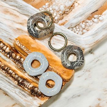 Lot 2. Paires de pampilles