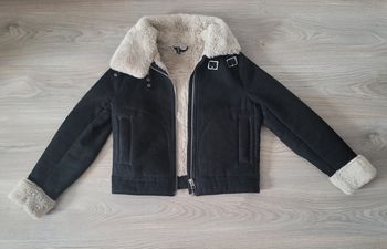 Veste noire  avec col en fourure