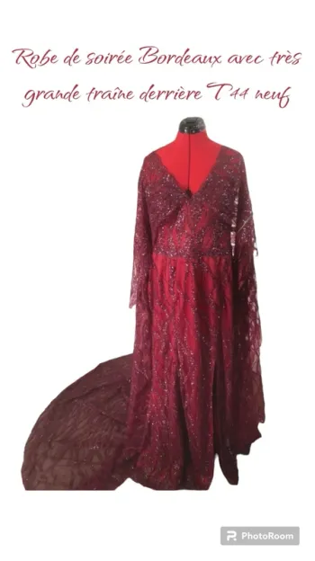Robe de soirée Bordeaux avec très grande traîne derrière T44 neuf 👗
