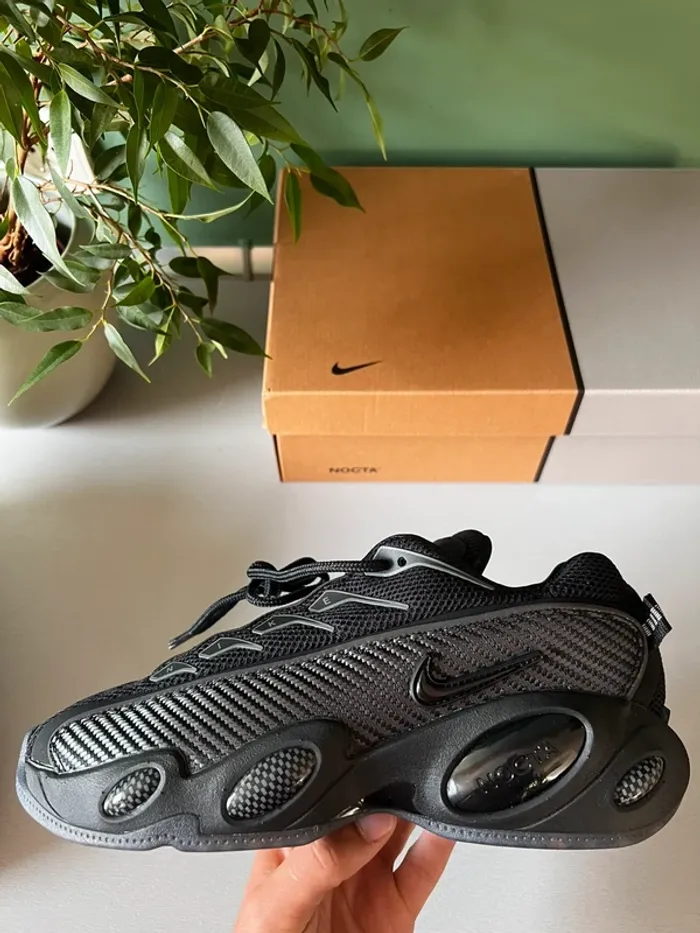 Nike × NOCTA Glide “Black / Iron Grey / University Gold” - photo numéro 4