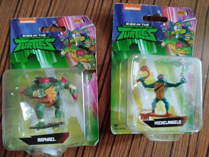 2 figurines tortues ninja