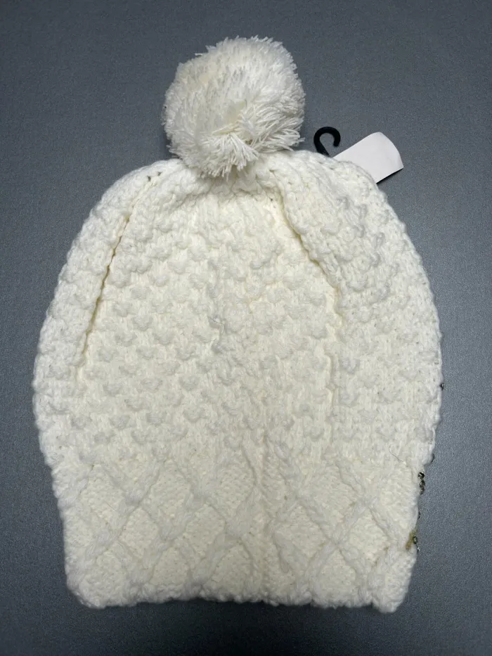 Bonnet blanc à pompon et strasses neuf - photo numéro 2