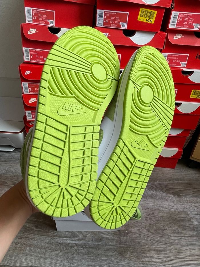 Nike Jordan 1 Mid Green Python - photo numéro 6