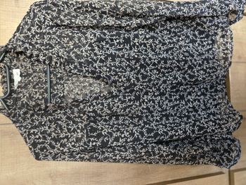 chemisier noir à motifs