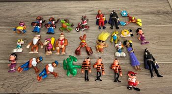 Lot de figurines publicitaires, kellog’s nesquick etc