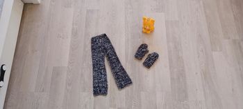 Ensemble écharpe + moufles garçon, taille 49 cm, marque kiabi en très bon état.