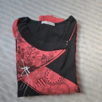 Haut rouge & noir – Taille M – Armand Thiery – Très bon état