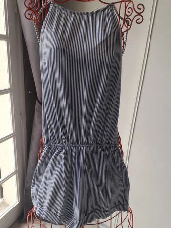 Joli combi-short rayé bleu et blanc esprit marin