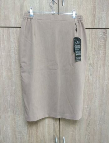 Jupe droite beige neuve 