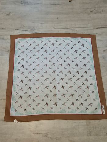 Carré femme ted lapidus