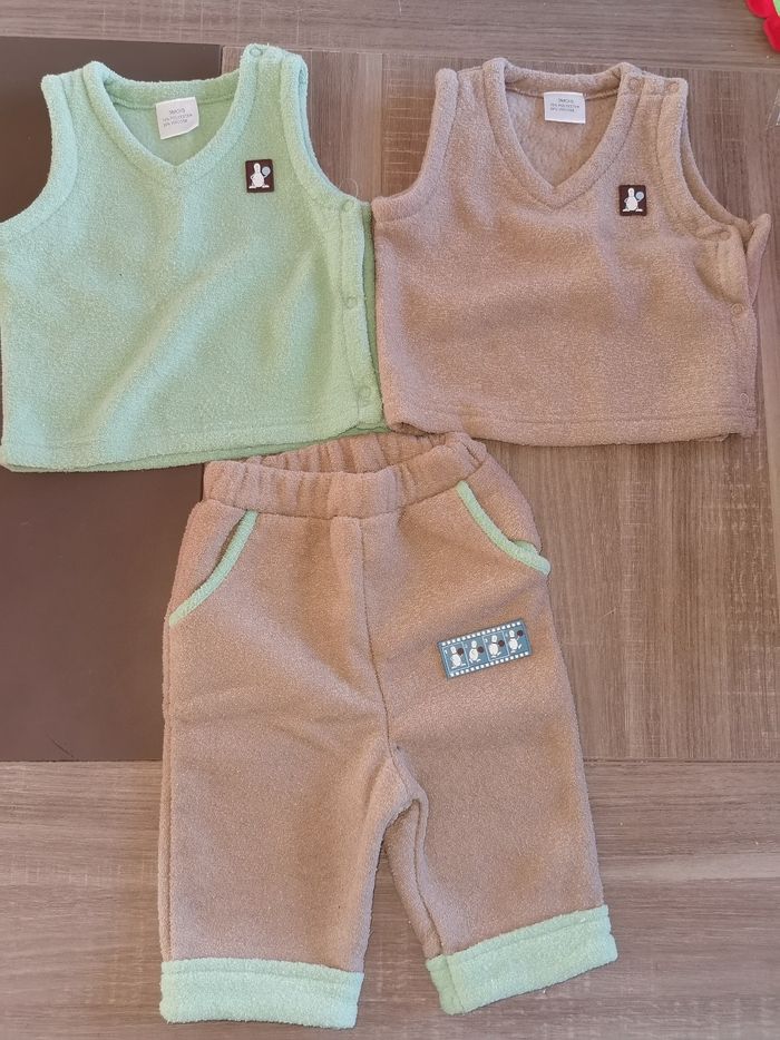 Ensemble pantalon et 2 débardeurs