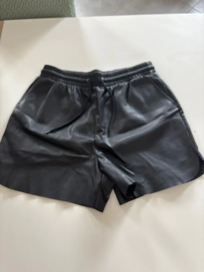 Short en cuir