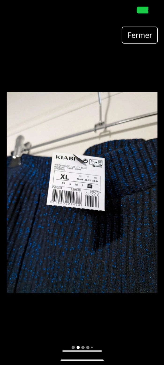 Magnifique pantalon Kiabi bleu marine à jambes larges en maille côtelées et pailleté. Taille 42 - photo numéro 2
