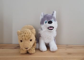 Peluches lionceau et chien