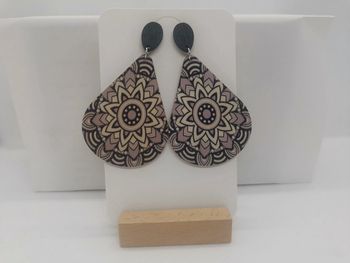 Paire de boucles d'oreilles forme goutte motifs aztèques