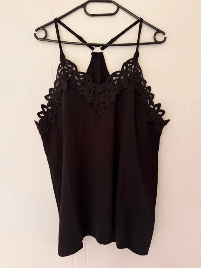 Débardeur noire avec dentelle
