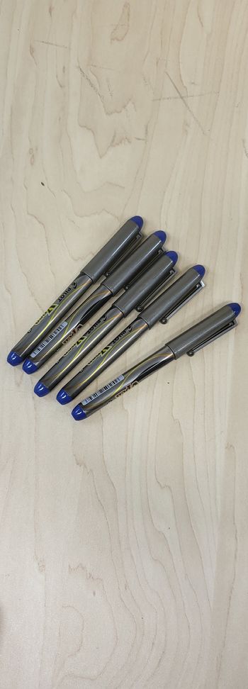 Lot 5 stylos plumes jetables Pilot V-pen M bleus