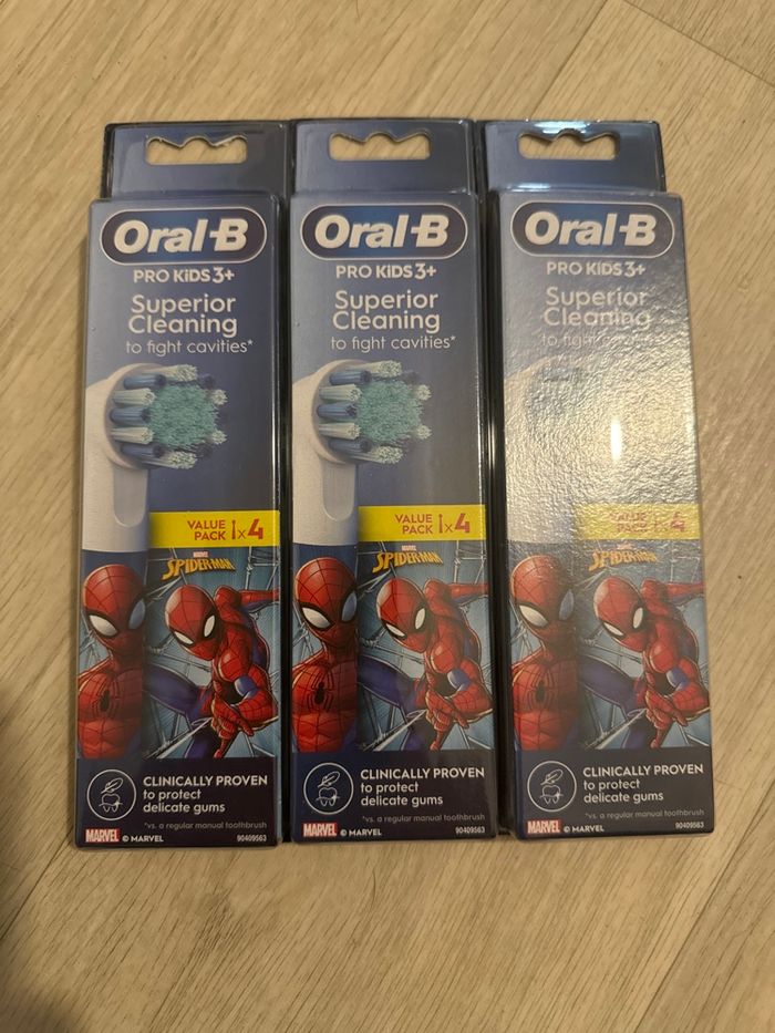 Pack 12 brossettes Oral-b pro kids Spiderman neuf
