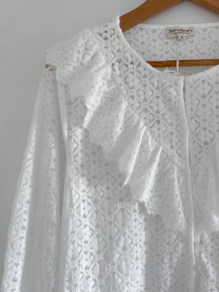 🌟 Blouse blanche avec broderie et détails - photo numéro 3