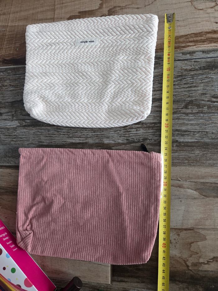 Lot soin et pochettes à maquillage neuf - photo numéro 10