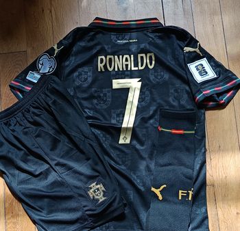 Tenue de sport taille 10 ans modèle Ronaldo 2026 Portugal noir 