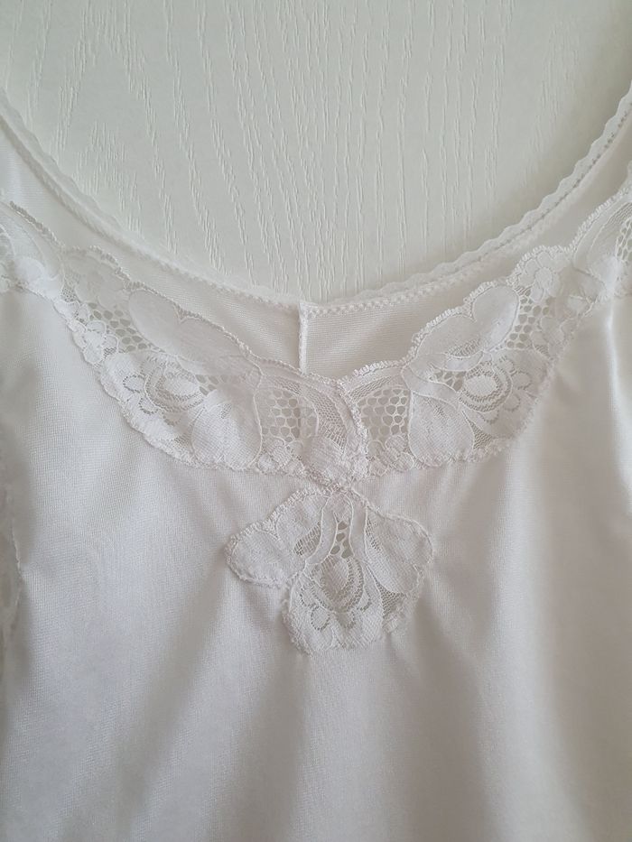 Fond de robe blanc avec dentelles taille 58 - photo numéro 2