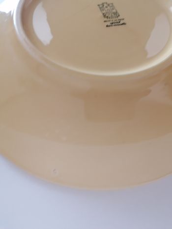Plat saladier pop vintage 1970 peint à la main porcelaine de Gien. 