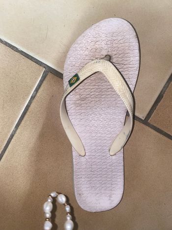 Tongs sandales, Havaianas usées