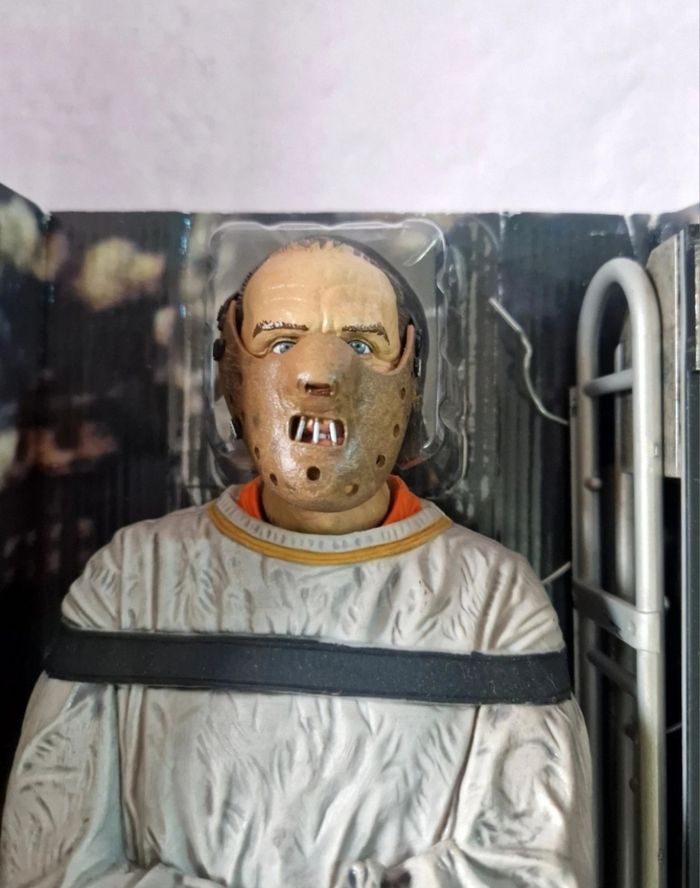 Figurine Neca The Silence of the Lambs / le silence des agneaux, Hannibal Lecter 18" Talking Figure - photo numéro 9