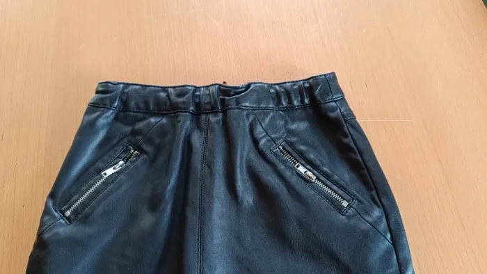 Jupe en simili cuir noir - photo numéro 2