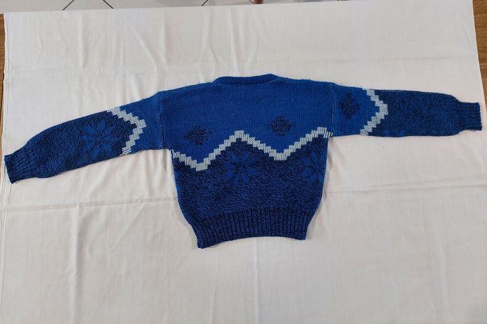 Pull épais bleu et noir motif flocon ❄️ taille 24 mois/2 ans - photo numéro 2