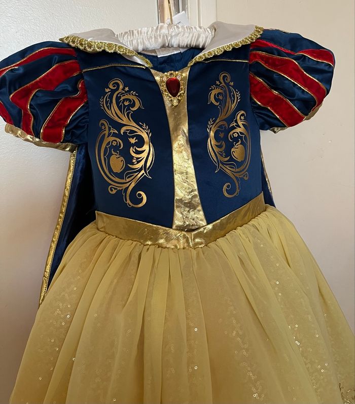Déguisement deluxe blanche neige Disney Disneyland 5 6 ans - photo numéro 7