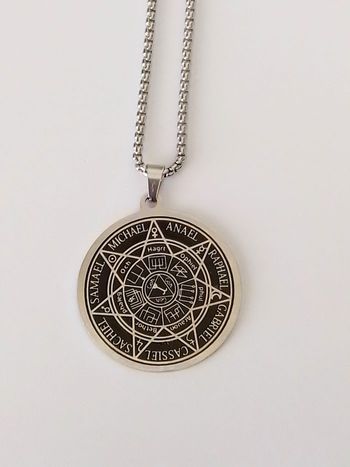 Chaîne + pendentif religieux