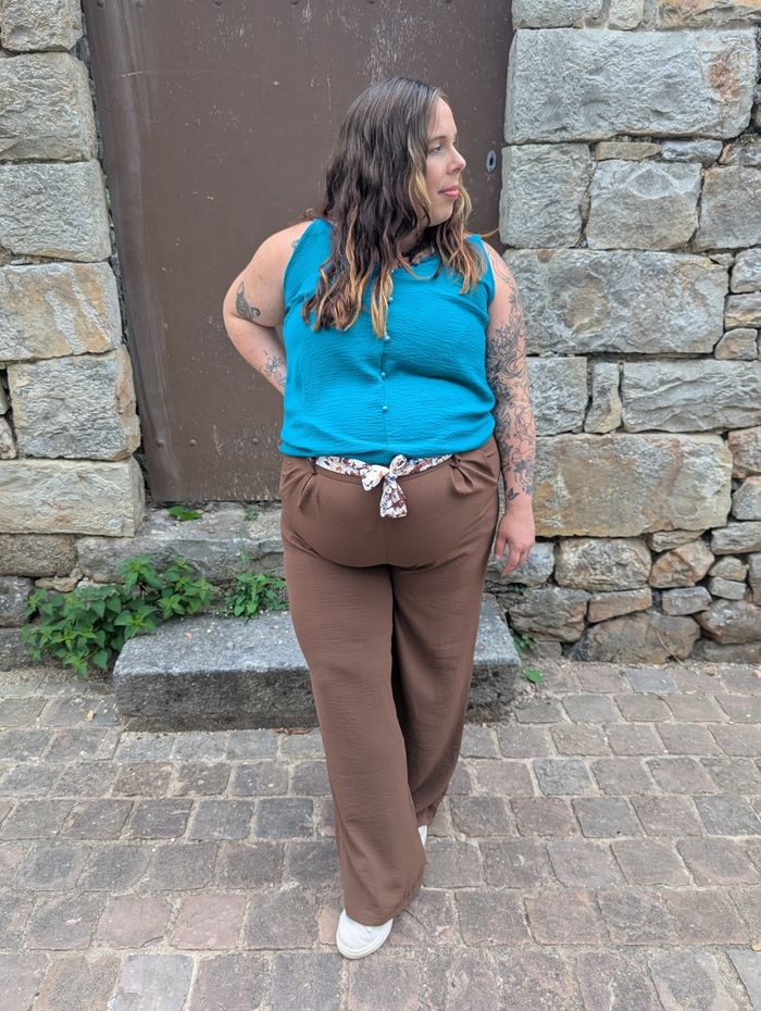 Pantalon fluide Gênes chocolat, jambes larges
Taille unique Curvy - photo numéro 2