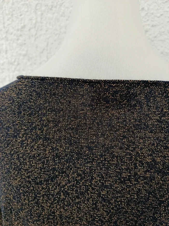 Pull fin noir a paillettes doré col V Pimkie taille M fluide - photo numéro 5