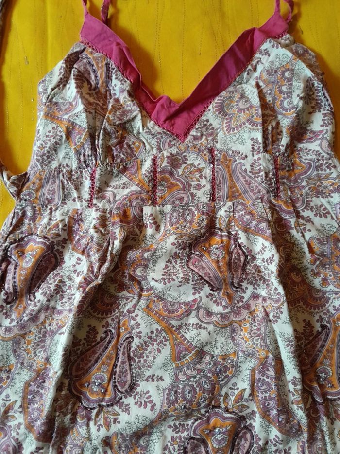 Débardeur motifs cashmere 🪴Printemps été 🌼 décolleté sexy Cashmere fushia et blanc taille 38 - photo numéro 3