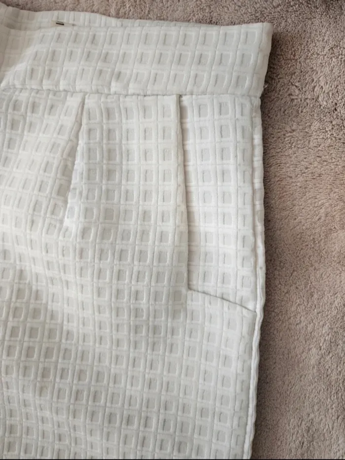 Short blanc Taille L ( plutôt un petit M) Neuf