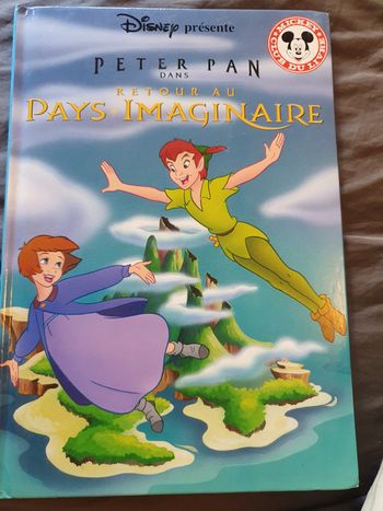 Péter pan dans Retour au Pays Imaginaire Livre Disney