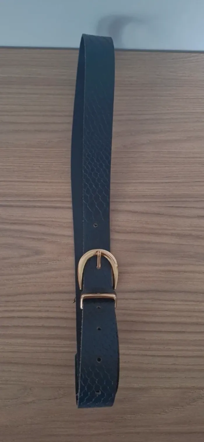 Ceinture en cuir noir effet croco – Intemporelle & chic 🌟