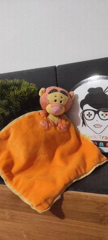 doudou tigrou mouchoir laine orange jaune rose nicotoy disney plat carré losange