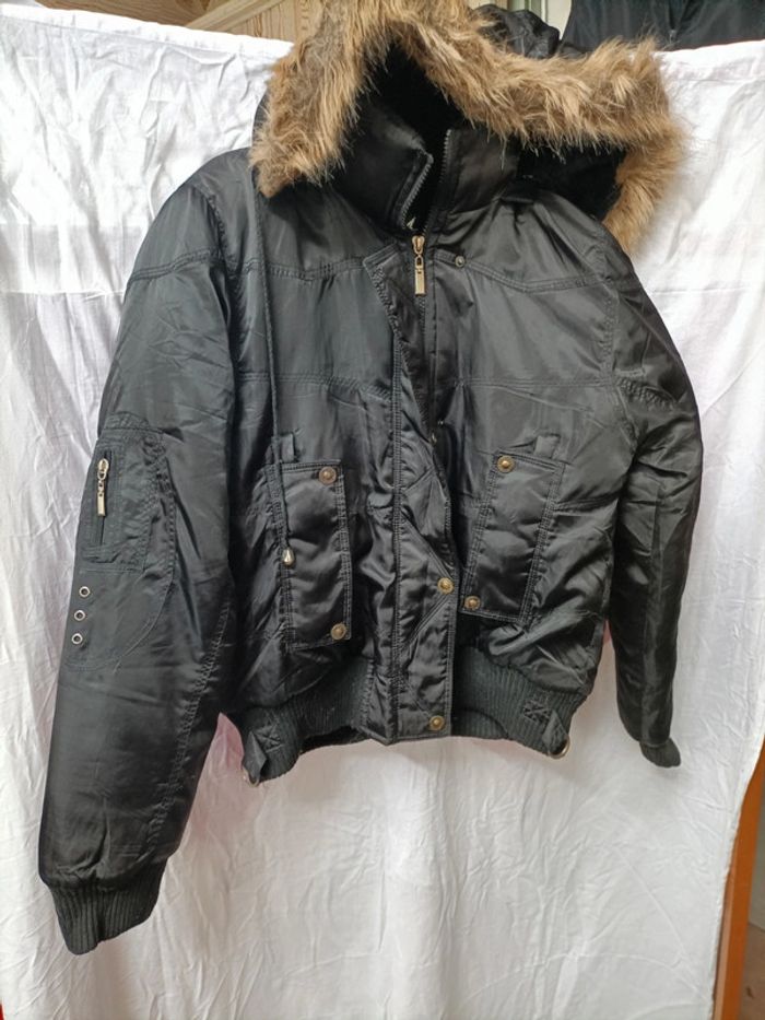 Blouson avec capuche moumoute taille 38 en très bon état "shamier"