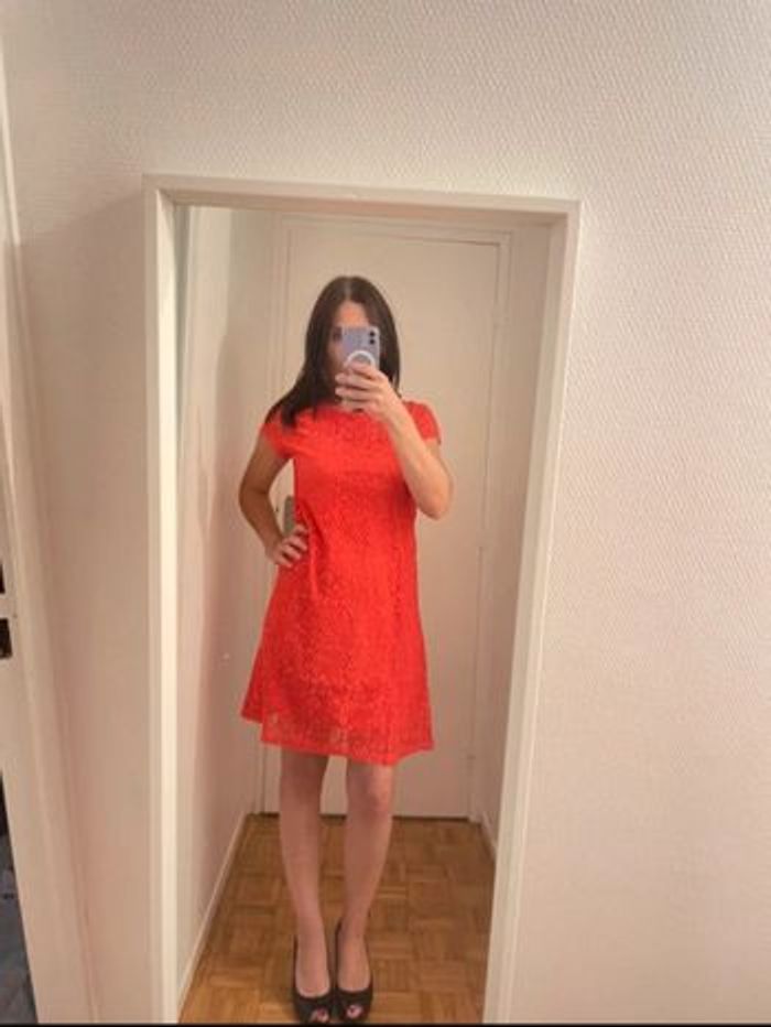 Robe d’été ou événement taille 4 dentelle corail Manoukian neuve