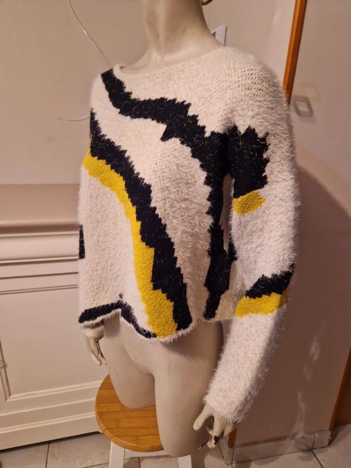 Pull asymétrique. 💛 - photo numéro 13