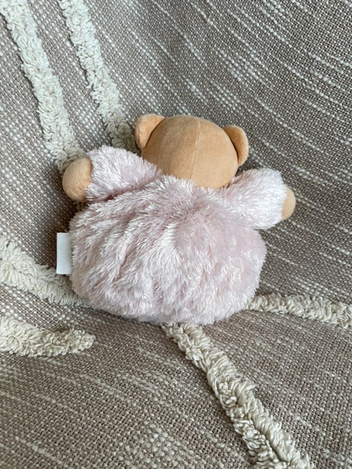 Peluche doudou boule 18cm Kaloo ours beige et rose à poil long très bon état - photo numéro 3