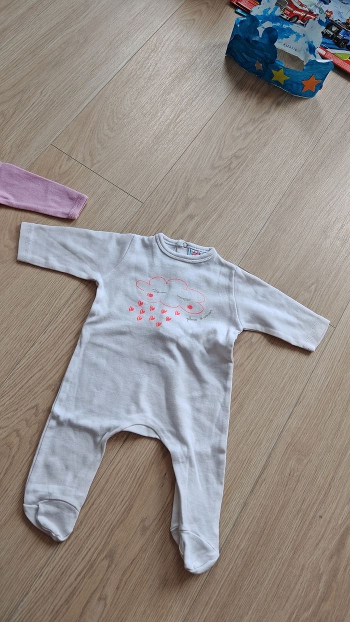 2 pyjamas fin 3mois - photo numéro 3