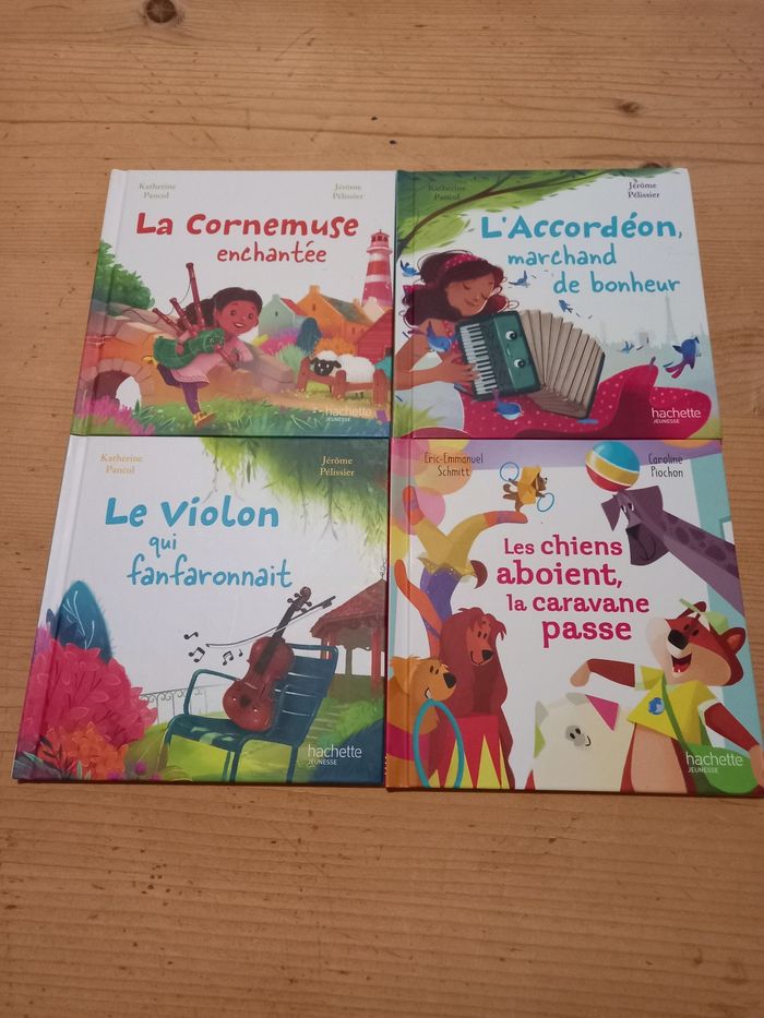Lot de quatres  livres  pour enfants