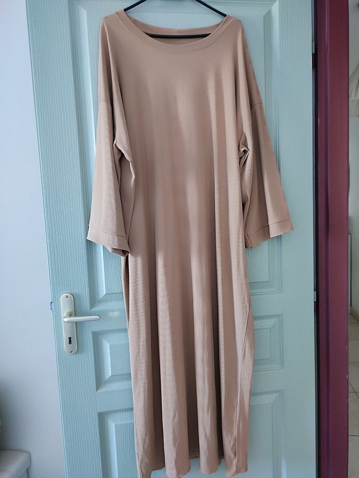 Abaya côtelée manches évasées, camel